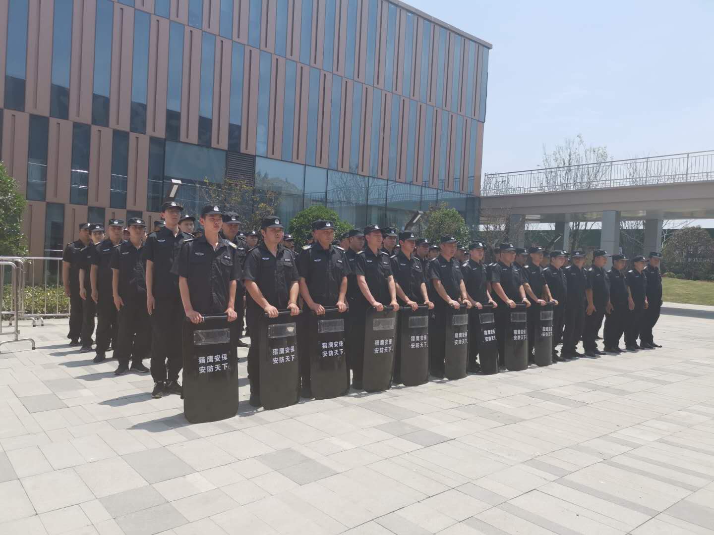 獵鷹保安祝隨州城市空間開盤大吉！