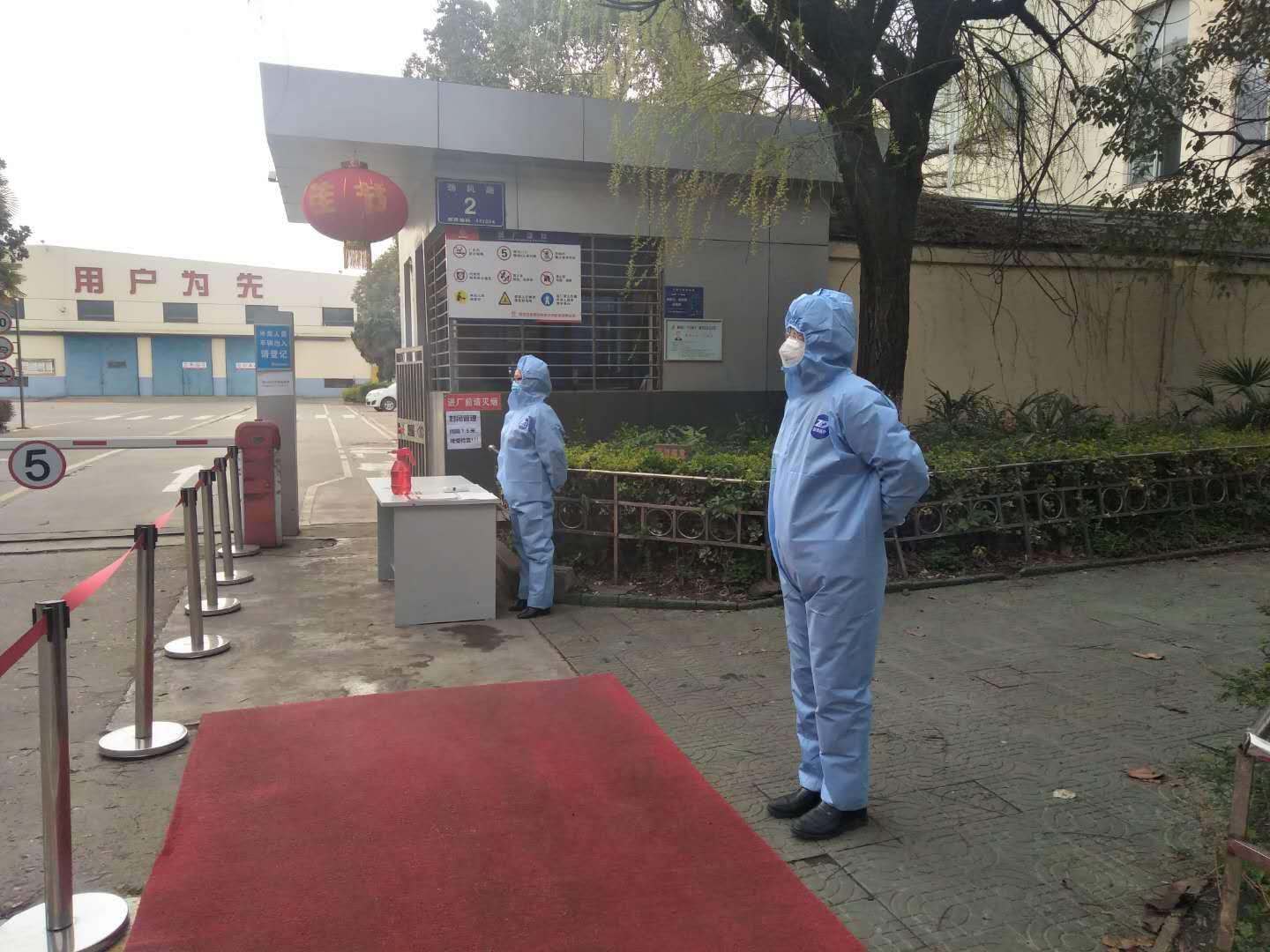 2020年疫情期間，湖北獵鷹保安公司疫情防控現(xiàn)場