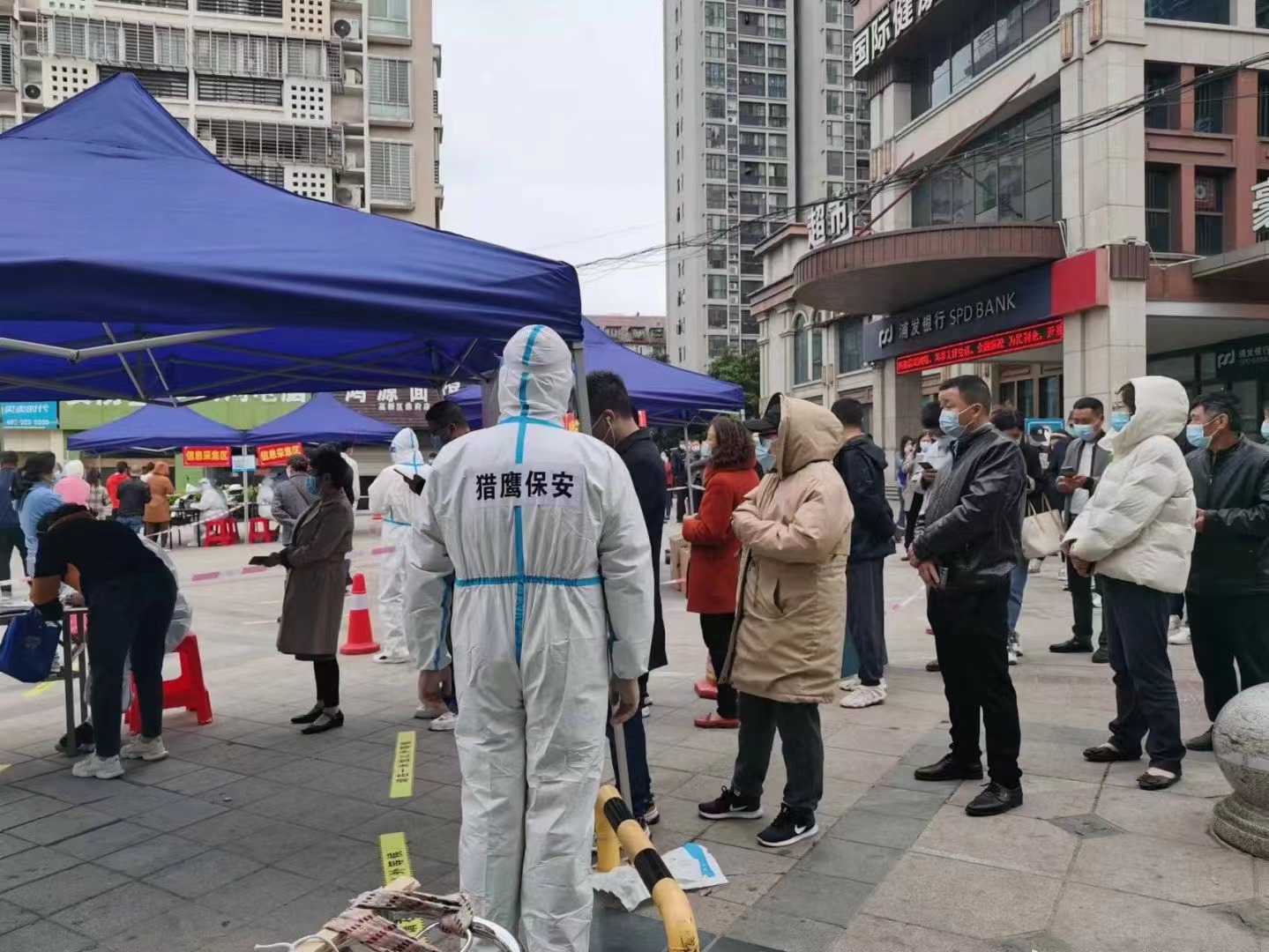 獵鷹保安勇于擔當，積極投入鼎府社區(qū)防疫志愿者工作！