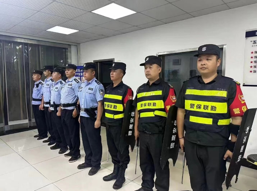 獵鷹保安公司配合車城派出所全力守護城市“煙火氣”。