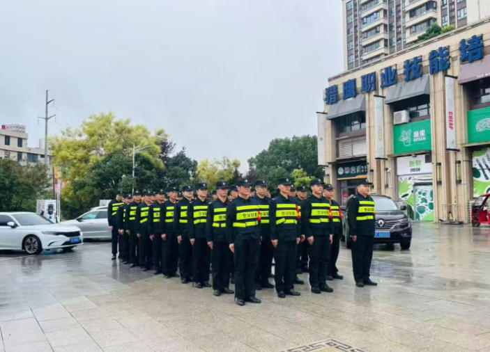 出發(fā)棗陽(yáng)體育館！籃球賽。